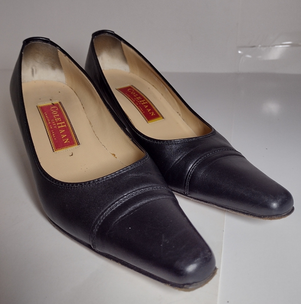 Cole Haan Black Leather Heels Size (6)